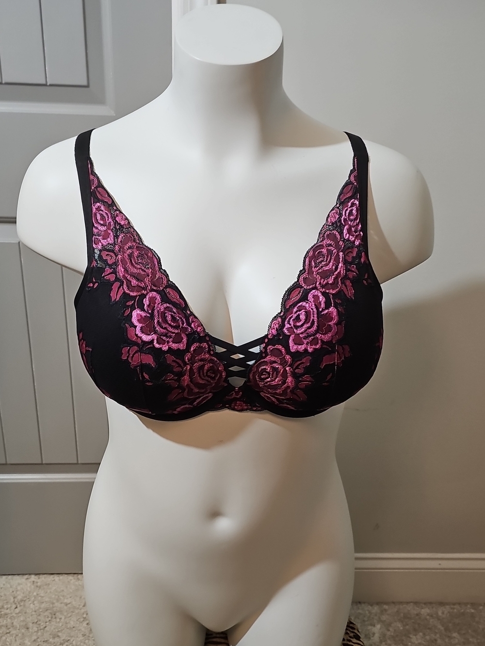 Torrid XO Plunge Pushup Black Bra with Fuchsia Floral Lace
